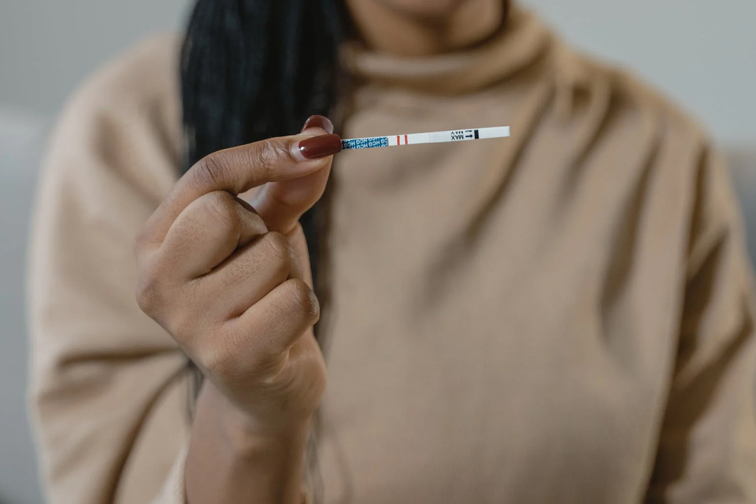 借卵宝宝喊肚子疼的原因及应对策略 借卵宝宝喊肚子疼的原因及应对策略