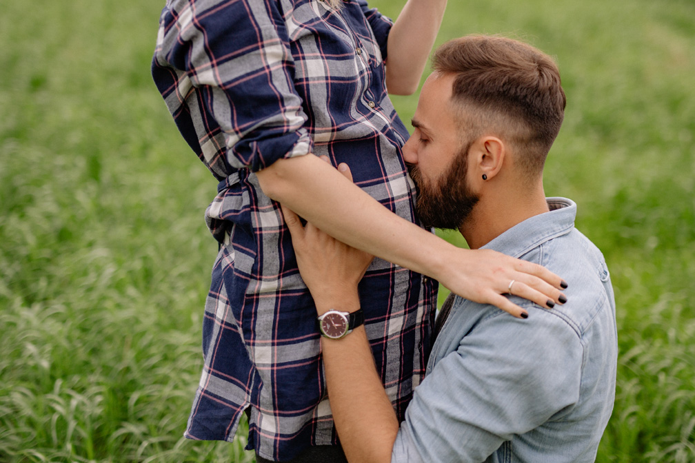 满月借卵宝宝哭闹，原因与应对策略